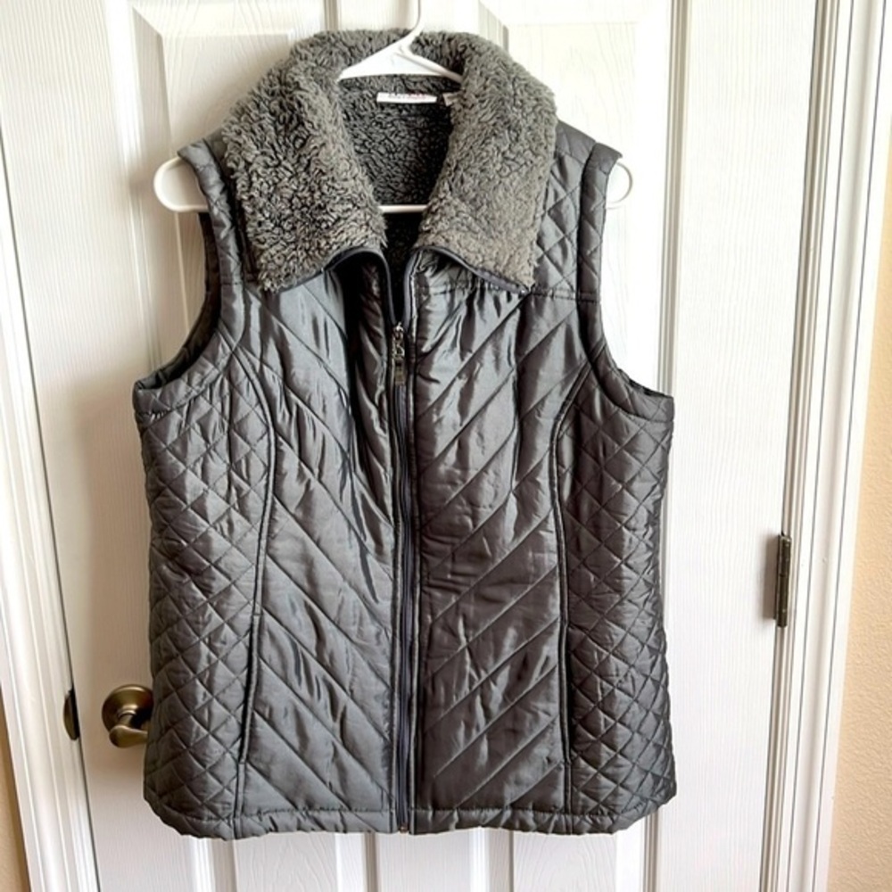 Denim and Co. Quilted Vest Faux Fur Collar Sleeveless Puffer‎ Gray/Silver Size S